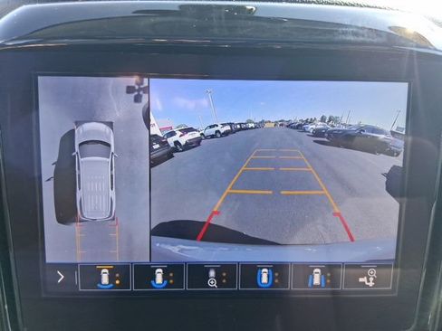 Used 2021 Chevrolet Traverse RS image 25