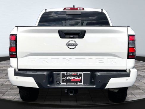 Used 2025 Nissan Frontier SV w/ SV Convenience Package RWD image 6