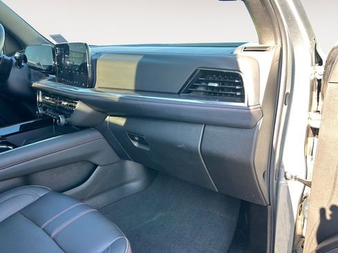 Used 2025 Chevrolet Suburban RST w/ RST Capability Package AWD/4WD image 26