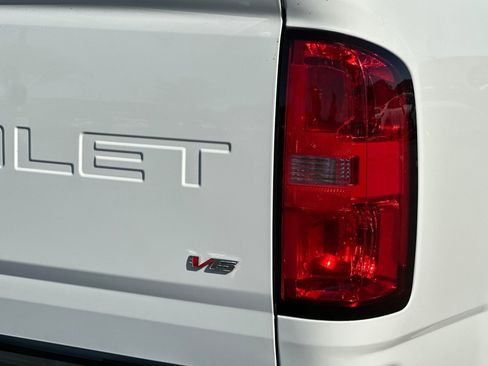 Used 2022 Chevrolet Colorado LT image 34