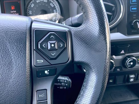 Used 2018 Toyota Tacoma TRD Off-Road AWD/4WD image 23