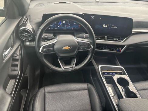 Used 2025 Chevrolet Equinox LT w/ Convenience Package II AWD/4WD image 19