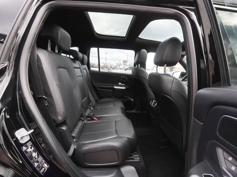 Used 2023 Mercedes-Benz GLB 250 4MATIC w/ Premium Package image 42