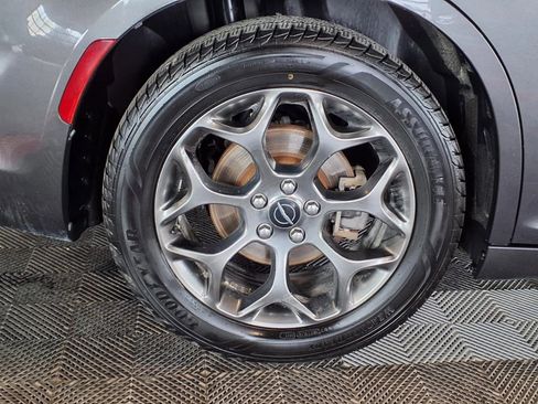 Used 2016 Chrysler 300 S image 7