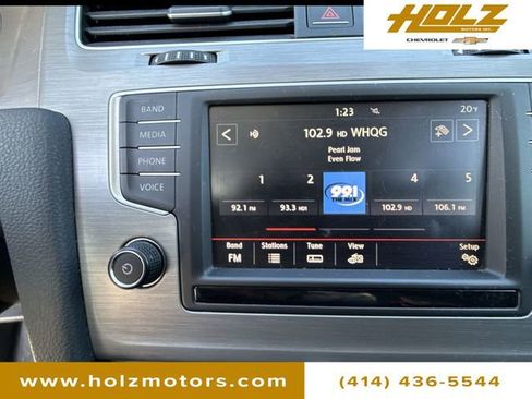 Used 2016 Volkswagen Golf Limited Edition image 14