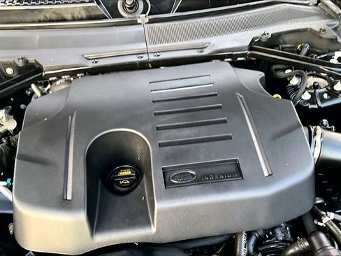 Used 2023 Land Rover Defender 110 X-Dynamic SE image 31