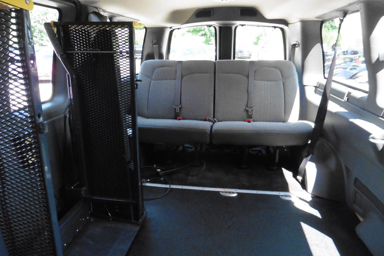 Used 2017 Chevrolet Express 2500 LT w/ LT Preferred Equipment Group RWD image 4