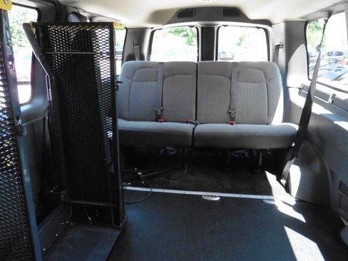 Used 2017 Chevrolet Express 2500 LT w/ LT Preferred Equipment Group RWD image 4