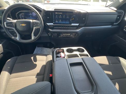 Used 2025 Chevrolet Silverado 2500 LT w/ Convenience Package AWD/4WD image 9