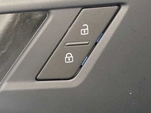 Used 2024 Volkswagen Jetta SE image 18