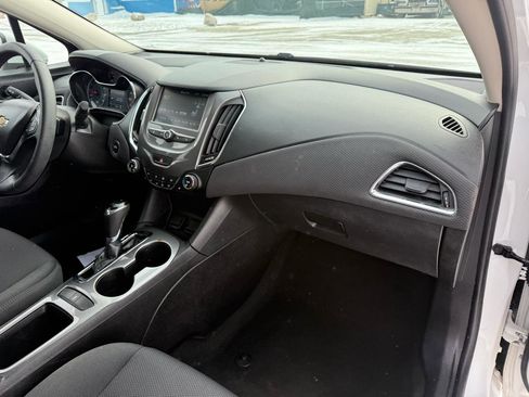 Used 2017 Chevrolet Cruze LT w/ Convenience Package image 26