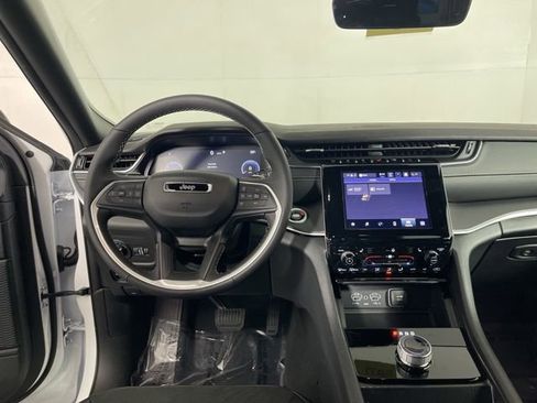 New 2025 Jeep Grand Cherokee Altitude AWD/4WD image 18