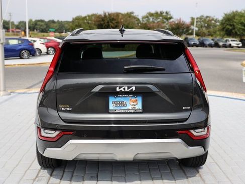 Used 2023 Kia Niro SX Touring image 4