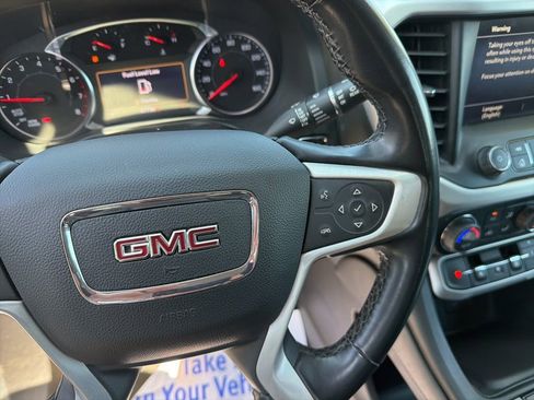 Used 2023 GMC Acadia SLT FWD image 19
