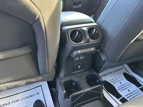 Used 2021 Jeep Gladiator Willys image 15