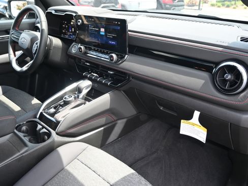 Used 2025 Chevrolet Colorado Z71 w/ Technology Package image 34