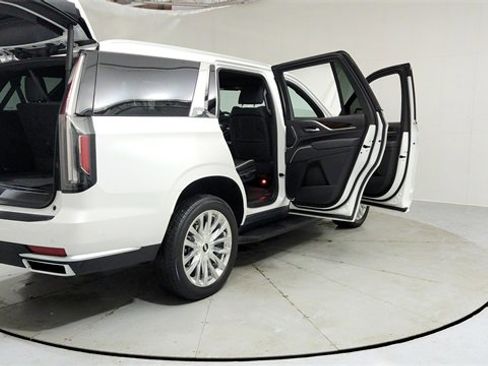 Certified 2024 Cadillac Escalade Premium Luxury image 10