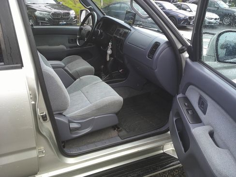 Used 2000 Toyota 4Runner SR5 AWD/4WD image 12