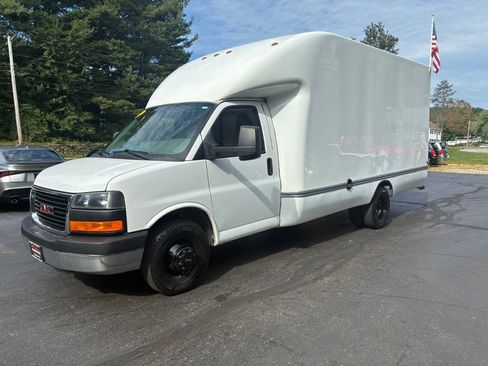 Used 2016 GMC Savana 3500 RWD image 2