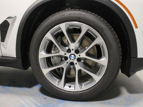 New 2026 BMW X5 xDrive50e w/ Premium Package image 27