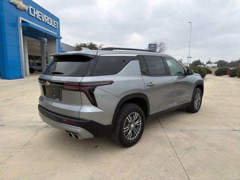 Used 2024 Chevrolet Traverse LT w/ Enhanced Driving Package image 14