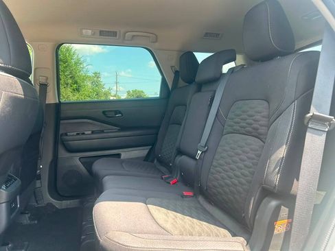 Used 2024 Nissan Pathfinder SV AWD/4WD image 16