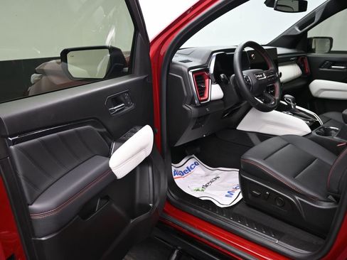 Used 2024 GMC Canyon AT4X image 10