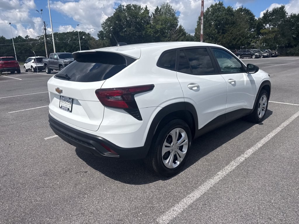Used 2025 Chevrolet Trax LS FWD image 9