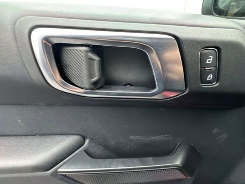 Used 2025 Ford Bronco Badlands image 13