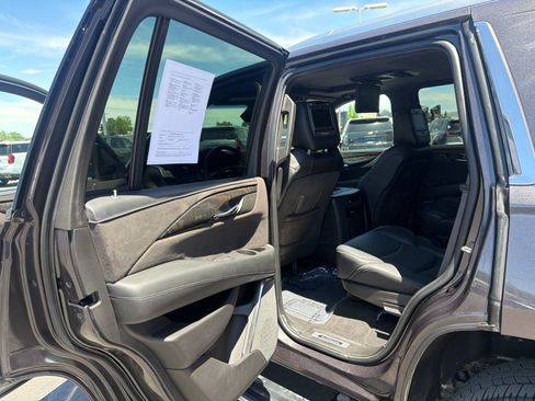Used 2015 Cadillac Escalade Platinum AWD/4WD image 26