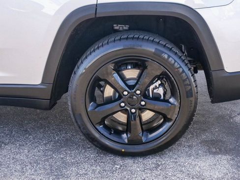 Used 2023 Jeep Grand Cherokee L Laredo image 6