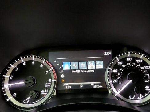 Used 2023 Toyota Highlander LE AWD/4WD image 27