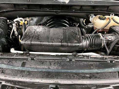 Used 2021 Chevrolet Suburban Z71 w/ Z71 Signature Package image 31