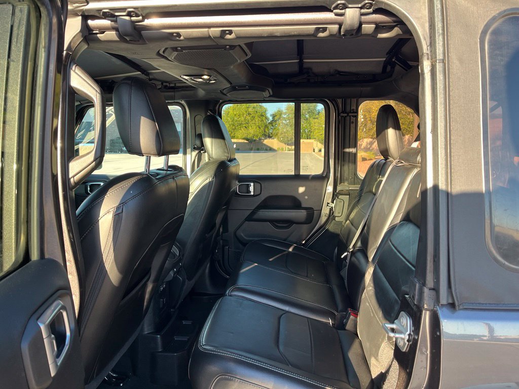 Used 2023 Jeep Wrangler Unlimited Sahara w/ Cold Weather Group AWD/4WD image 17