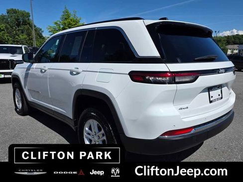 Used 2024 Jeep Grand Cherokee Laredo AWD/4WD image 6