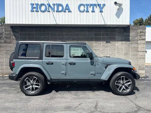 Used 2024 Jeep Wrangler Unlimited AWD/4WD image 1