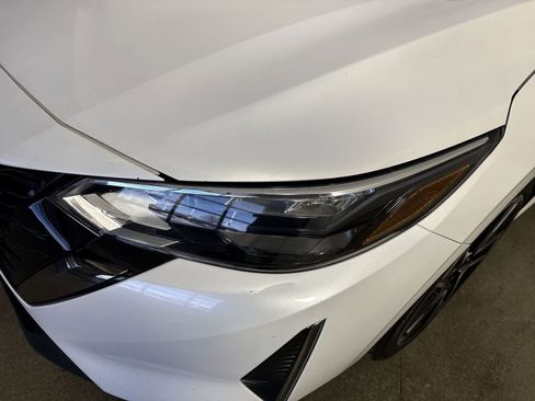 Certified 2024 Nissan Sentra SR FWD image 28