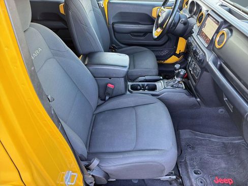 Used 2018 Jeep Wrangler Unlimited Sahara AWD/4WD image 28