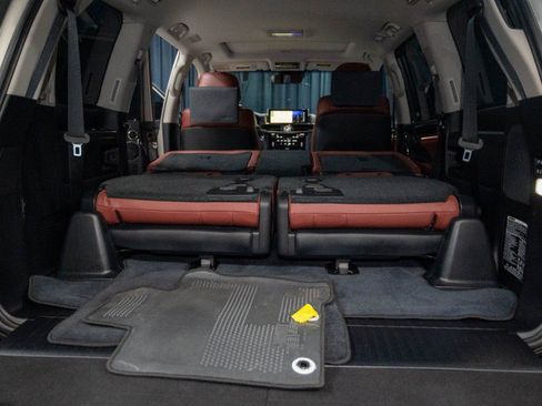 Used 2019 Lexus LX 570 4WD w/ Luxury Package image 33