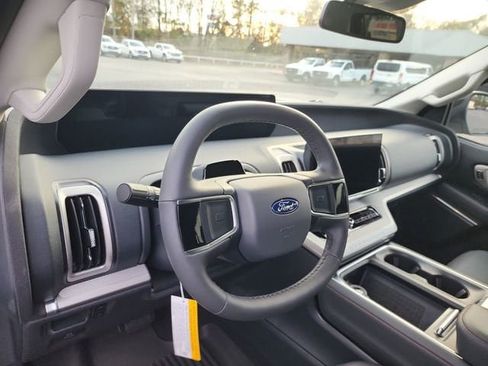 New 2025 Ford Expedition Active image 11