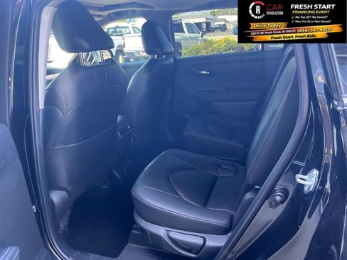 Used 2024 Toyota Highlander XLE AWD/4WD image 32