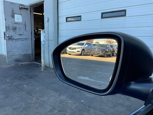 Used 2025 Nissan Altima 2.5 SV image 18