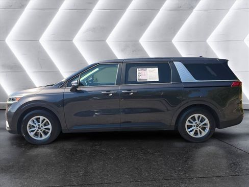 Used 2022 Kia Carnival LX FWD image 2