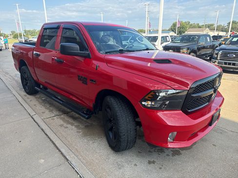 Used 2019 RAM 1500 Express w/ Wheel & Sound Group AWD/4WD image 4