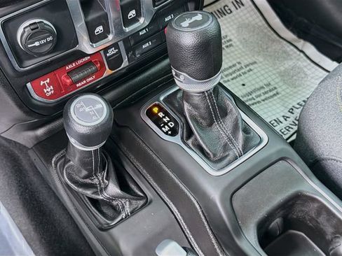 Used 2025 Jeep Wrangler Sport AWD/4WD image 17