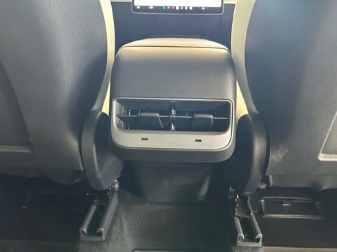 Used 2024 Tesla Model Y Long Range AWD/4WD image 25