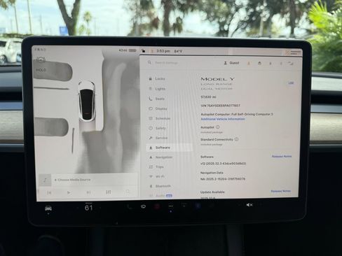 Used 2023 Tesla Model Y Long Range image 29