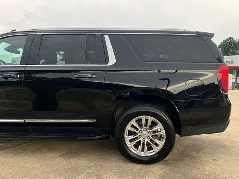 Used 2023 GMC Yukon XL SLT AWD/4WD image 32