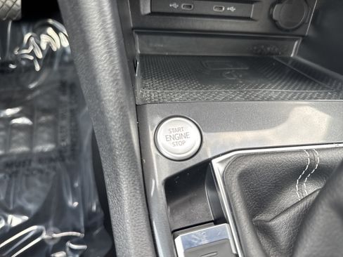 Used 2022 Volkswagen Tiguan SE AWD/4WD image 12