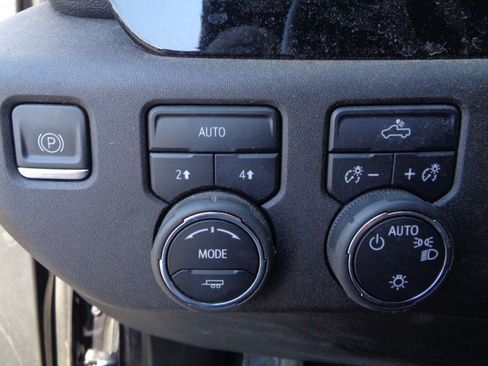 Used 2023 Chevrolet Silverado 1500 LT AWD/4WD image 8